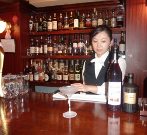 単独インタビュー第８弾　２０１１年　年明けインタビュー企画「Ｂａｒ ＤＯＶＥＣＯＴ　バーテンダー渡邊　真弓さんを迎えて（３）」